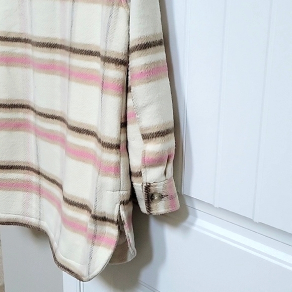 Sebby Shacket - Picture 2 of 4